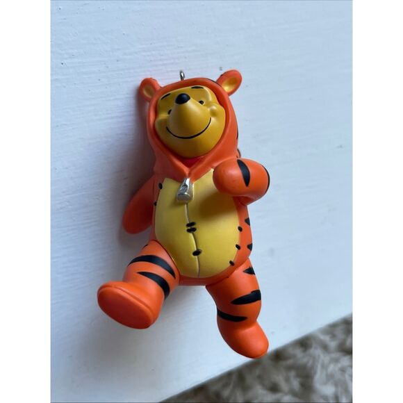 Winnie The Pooh 2018 Christmas Ornament In Tigger Costum - Picture 7 of 8